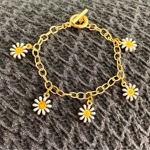 Beautiful Handmade Daisy Toggle Bracelet